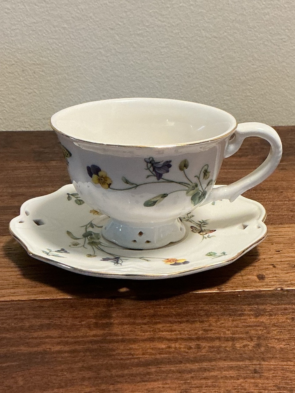 Burton + Burton Lucinda Belle Cup Saucer 2 Sets Flowers Butterflies